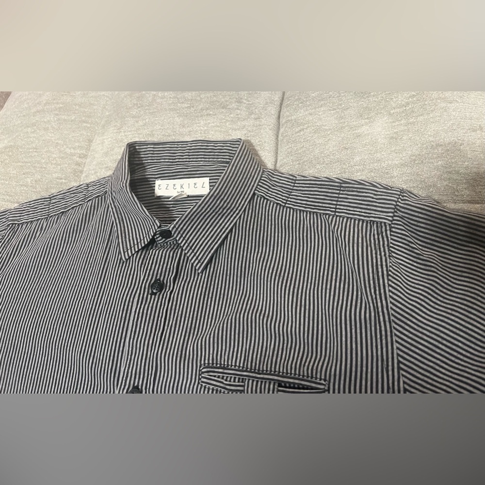 Ezekiel Black & Gray Striped Short Sleeve Button Down Collar Shirt EUC - Picture 6 of 15
